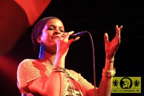 Zoe Mazah (LB) with Okada Supersound - Hot Riddim Tour -  Conne Island, Leipzig 22. Dezember 2007 (10).JPG